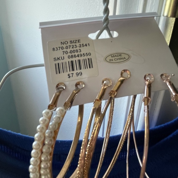 2 1/2inch 3 pairs of hoops with tag - Picture 3 of 5